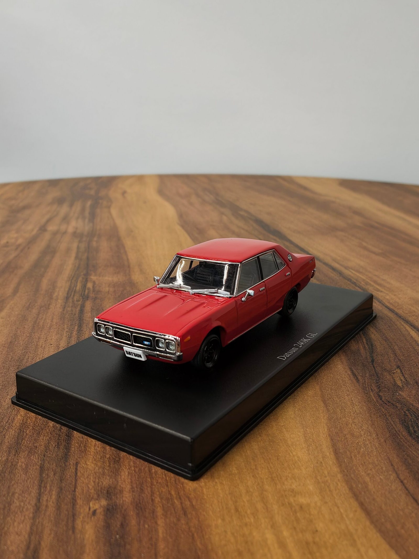 Nissan Datsun 240k GL 1:43 Red