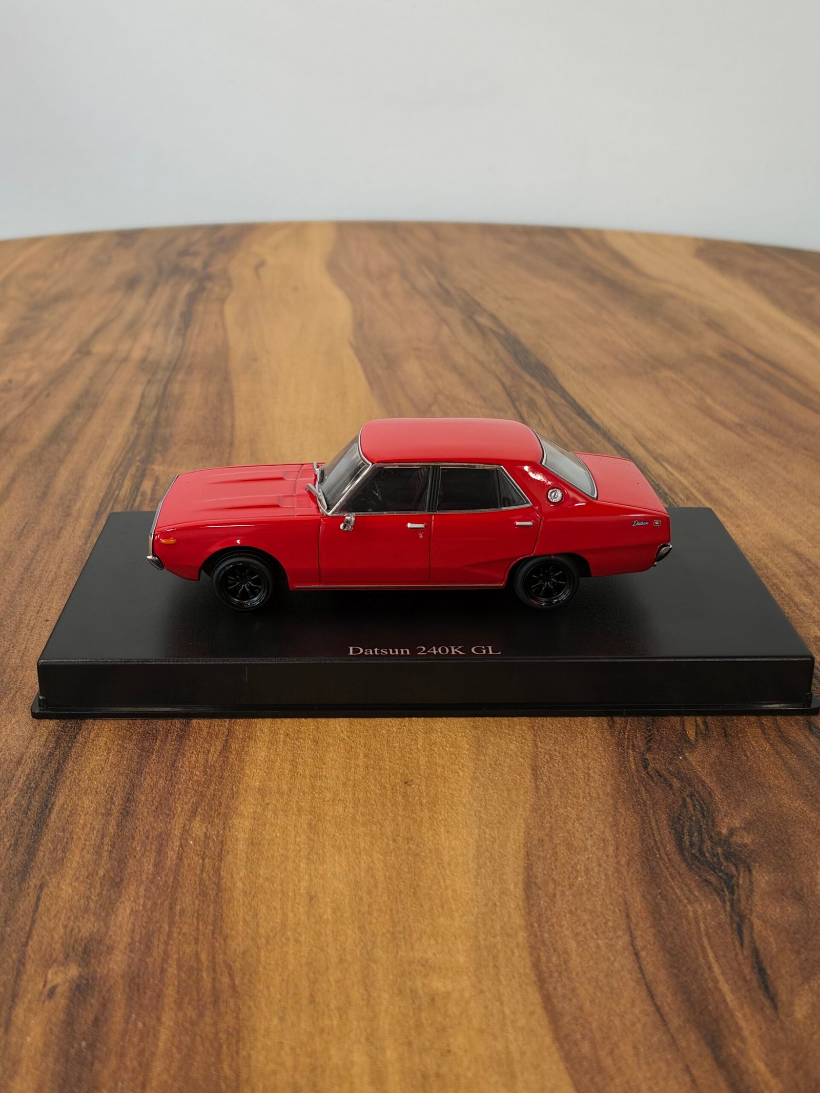 Nissan Datsun 240k GL 1:43 Red - Image 3