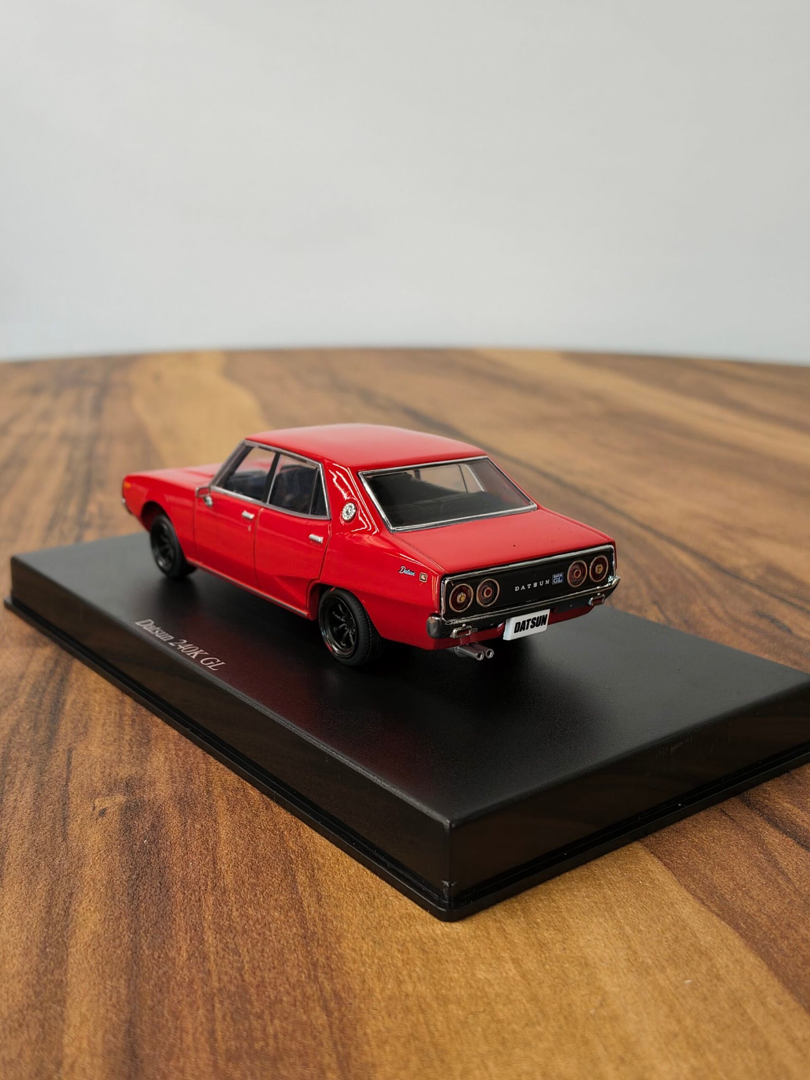 Nissan Datsun 240k GL 1:43 Red - Image 4