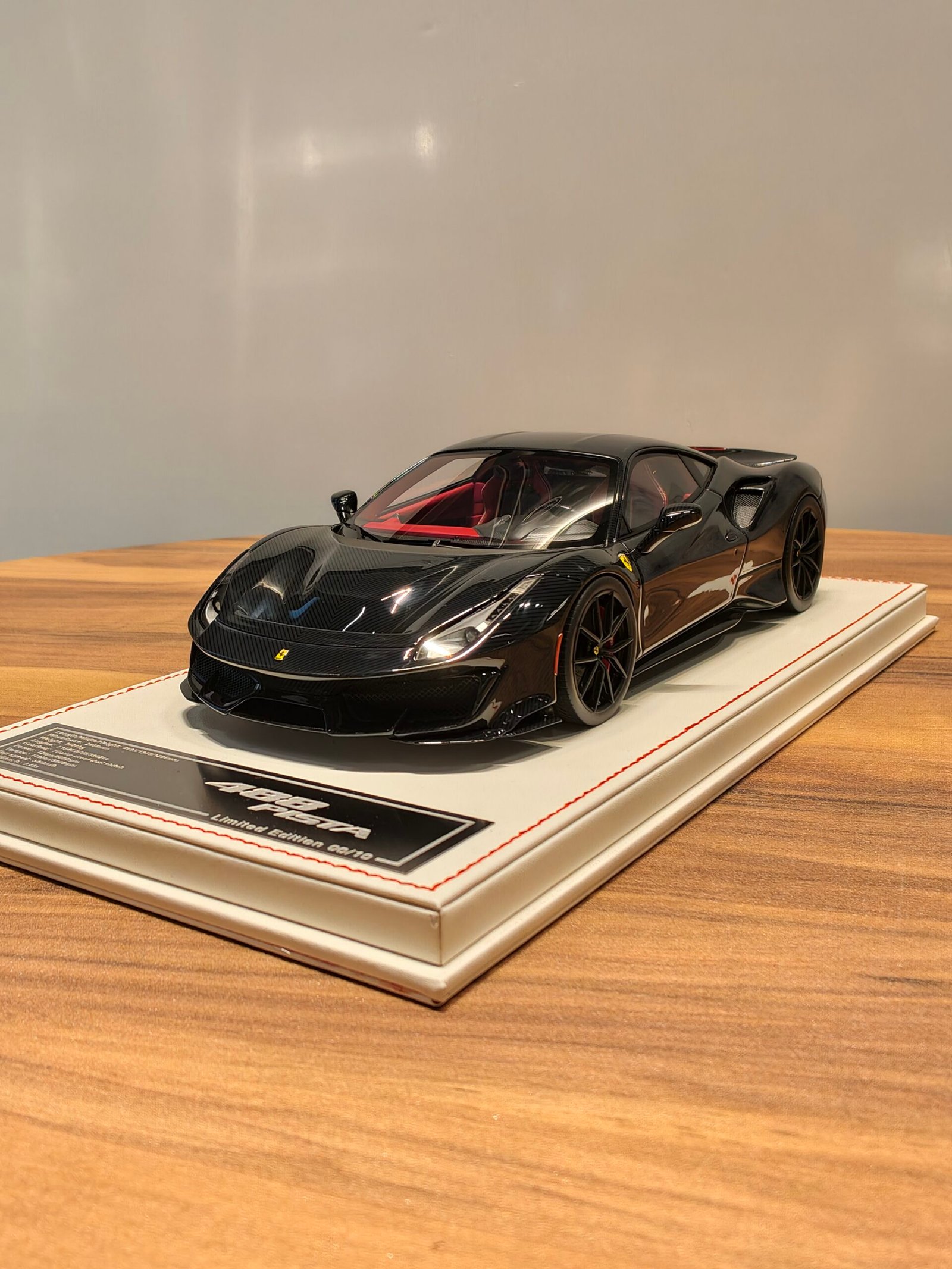 Ferrari 488 Pista 1:18 Black Carbon