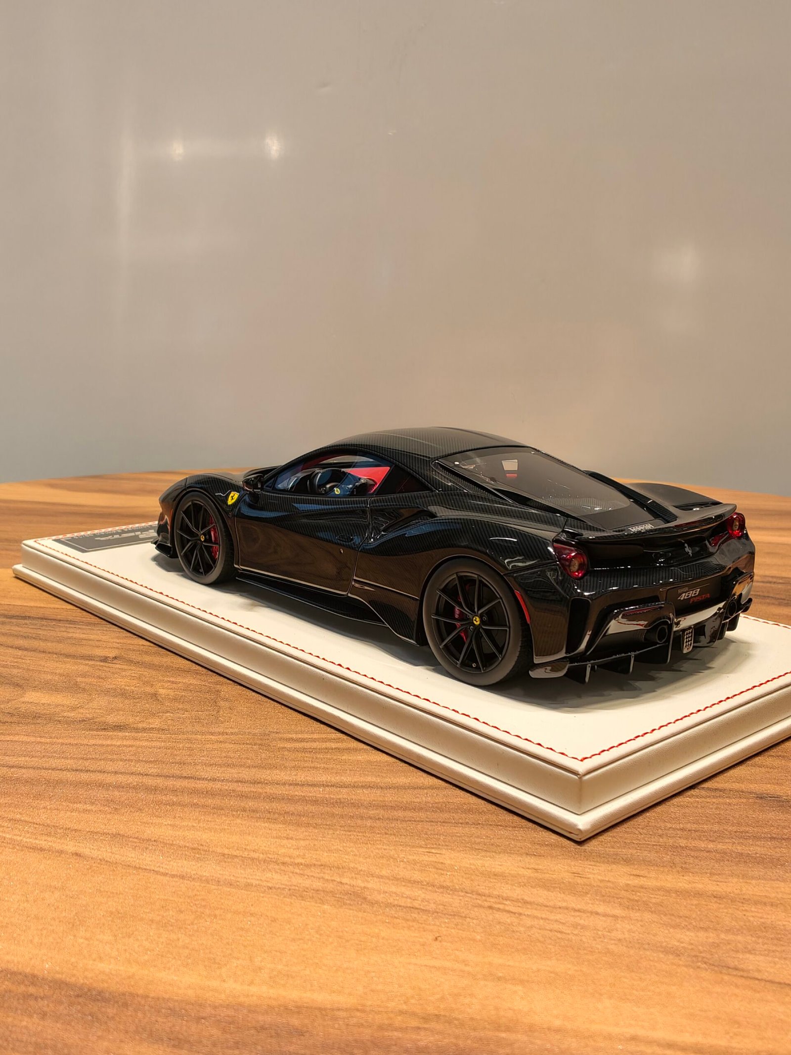 Ferrari 488 Pista 1:18 Black Carbon - Image 2