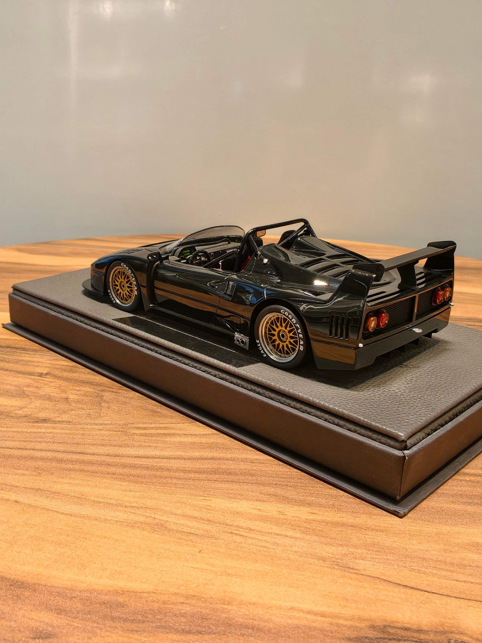 Ferrari F40 LM Beurlys Barchetta 1:18 Black - Image 2