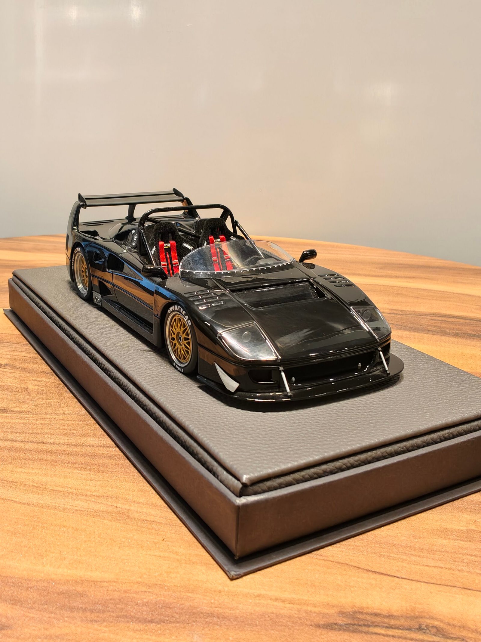 Ferrari F40 LM Beurlys Barchetta 1:18 Black - Image 4