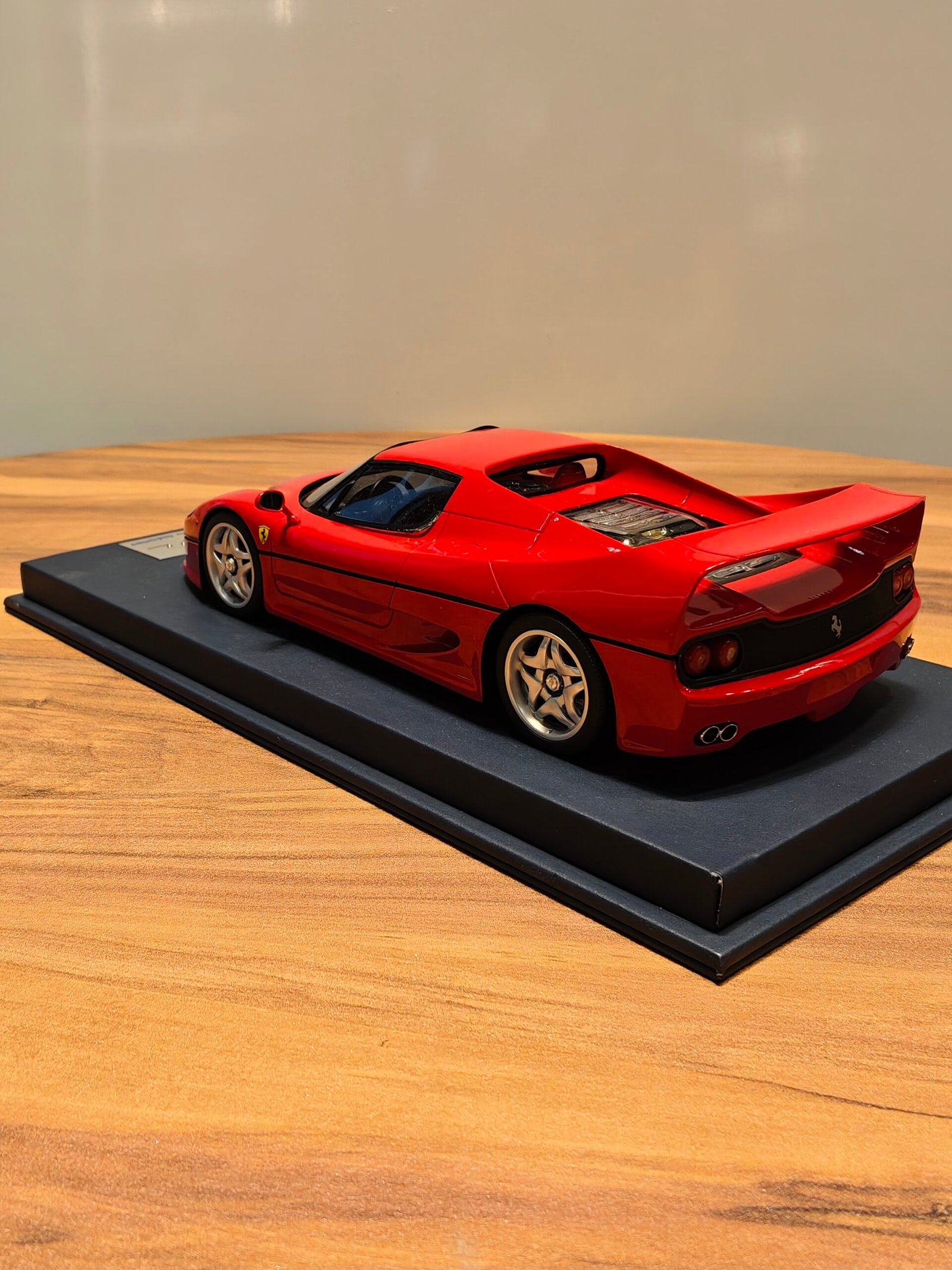 Ferrari F50 Italian design by looksmart 1:18 Red - Image 2