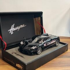 Pagani Huayra 1:18 Black Mica