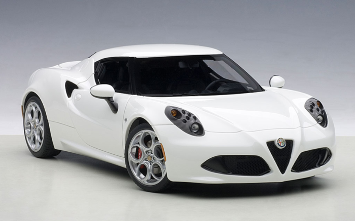 Alfa Romeo 4C Hardtop 1:18 Gloss White