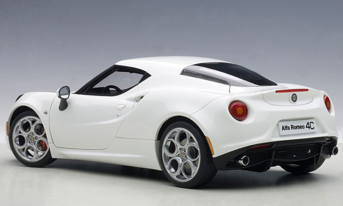 Alfa Romeo 4C Hardtop 1:18 Gloss White - Image 2