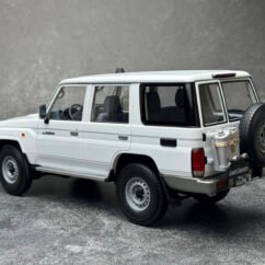 Toyota Land Cruiser 70 Series J76 (White)