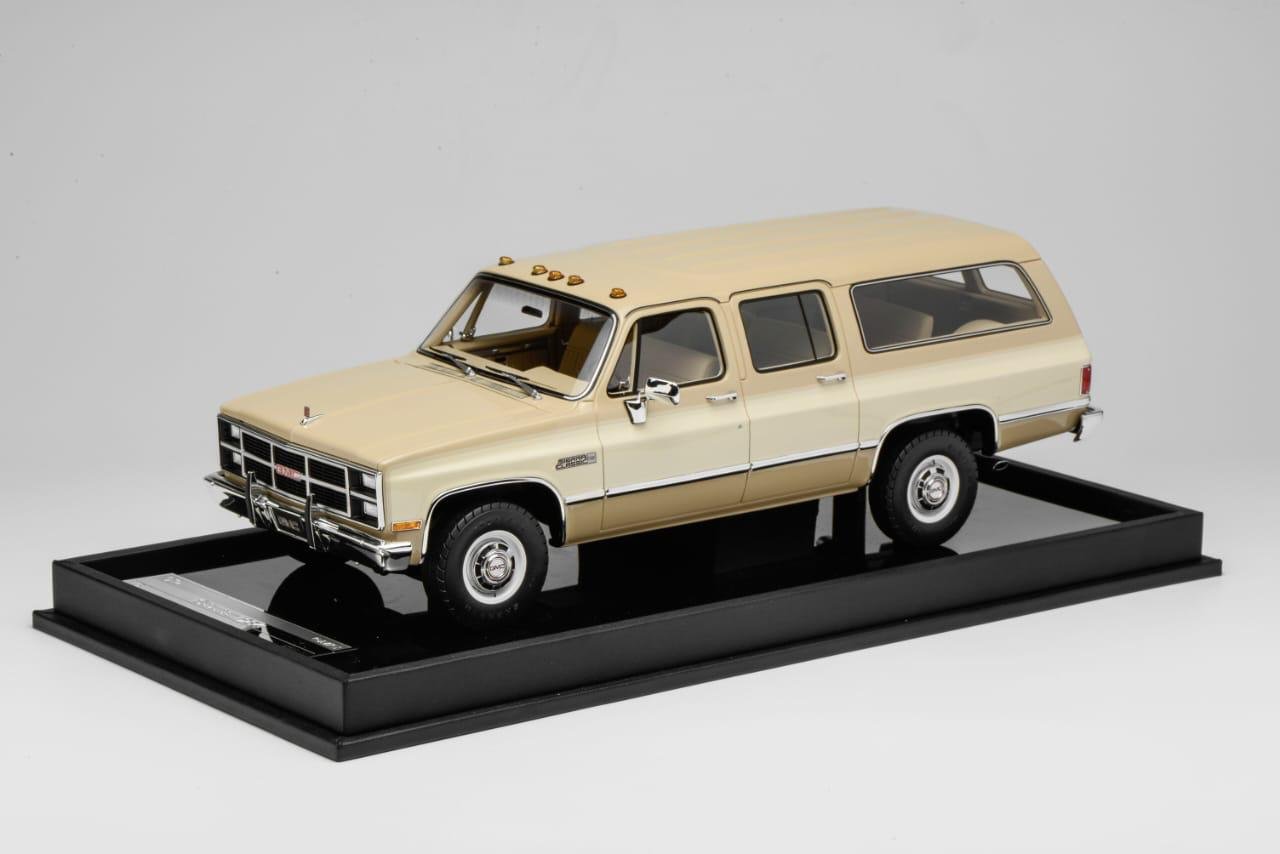 GMC Suburban 1984 Beige with Light Beige 1:18 - Image 5