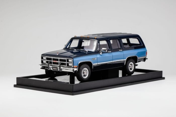 GMC Suburban 1984 Dark Blue with Blue 1:18