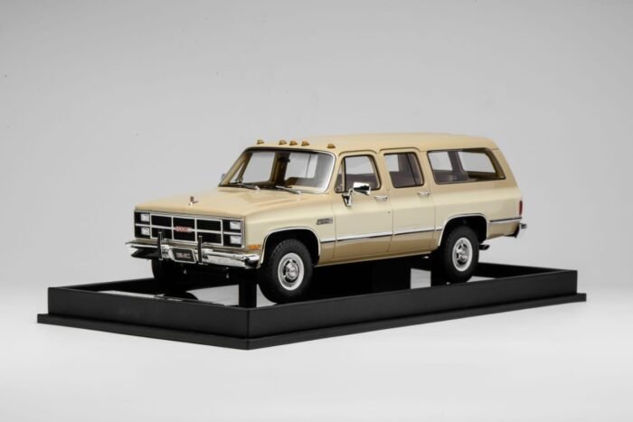 GMC Suburban 1984 Beige with Light Beige 1:18