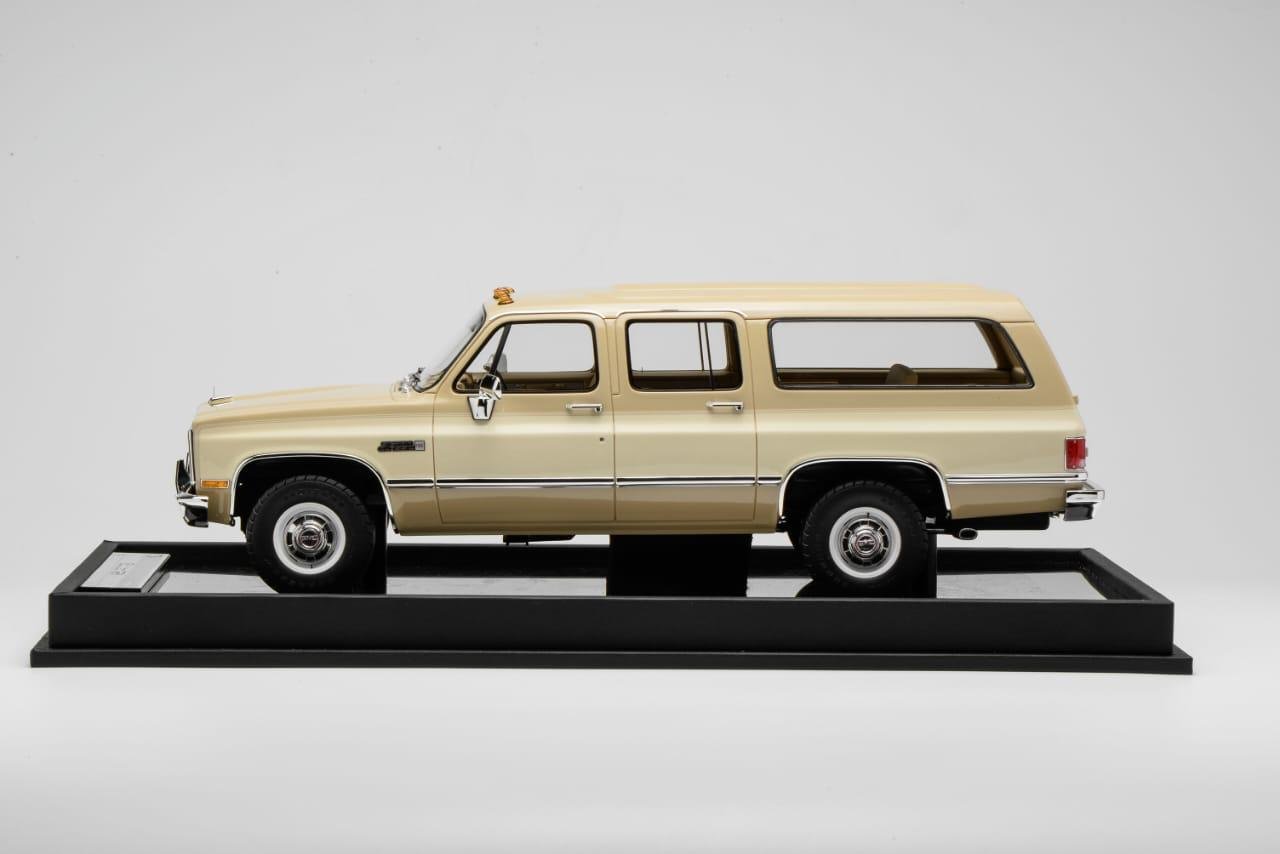 GMC Suburban 1984 Beige with Light Beige 1:18 - Image 2