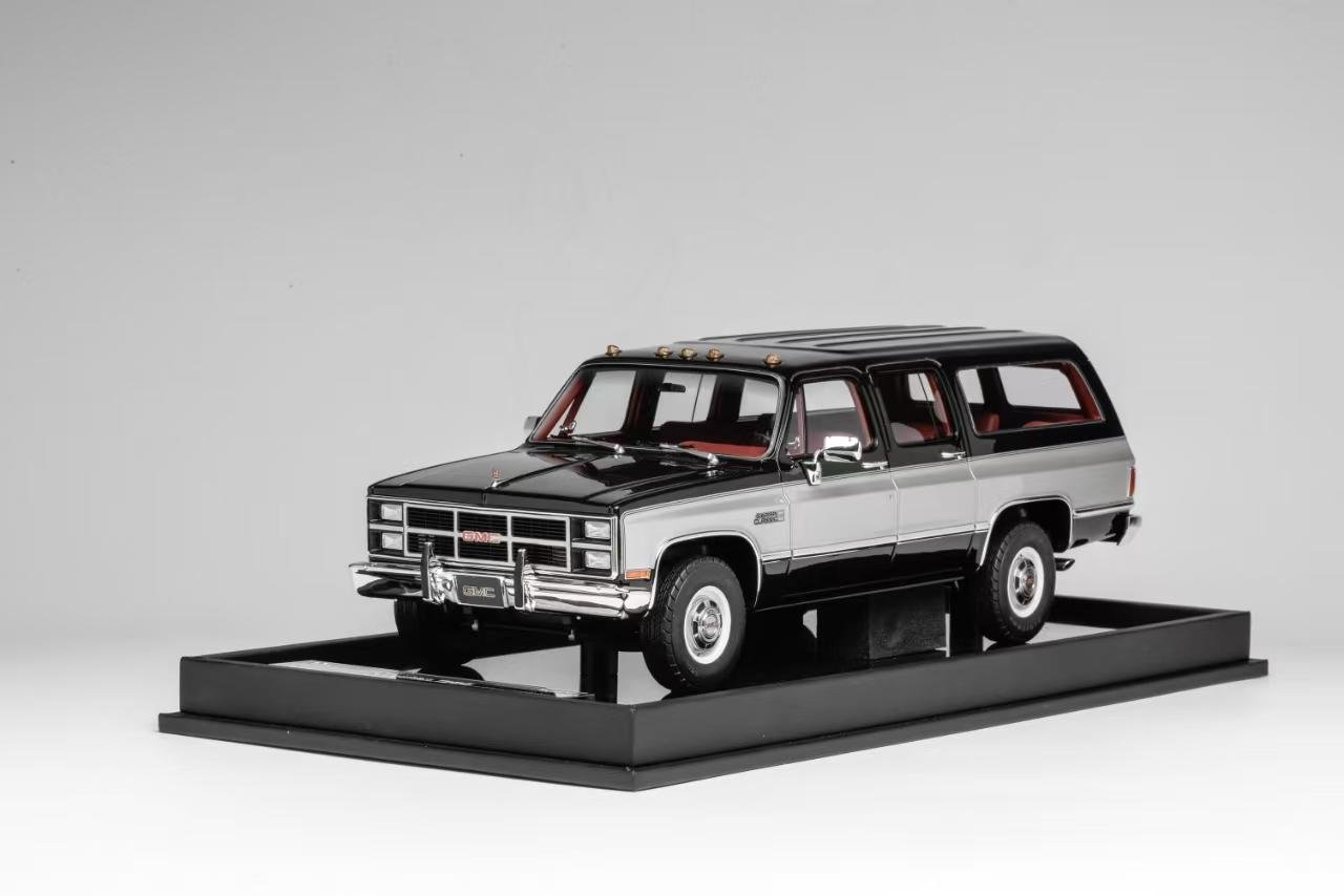 GMC Suburban 1984 Black with Silver 1:18