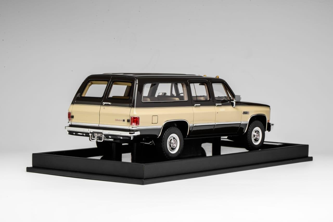 GMC Suburban 1984 Dark Brown with Beige 1:18 - Image 2