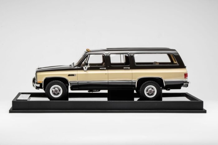 GMC Suburban 1984 Dark Brown with Beige 1:18 - Image 3