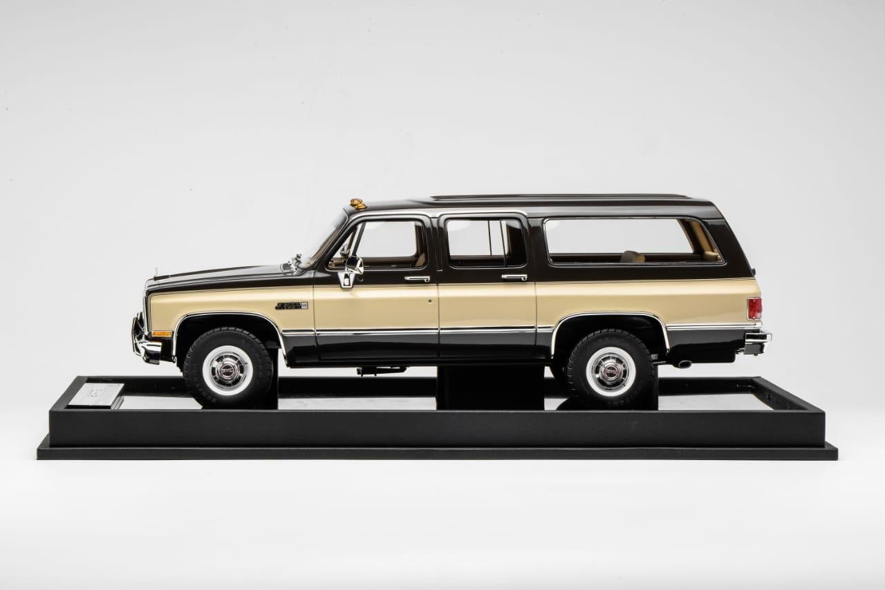 GMC Suburban 1984 Dark Brown with Beige 1:18 - Image 3