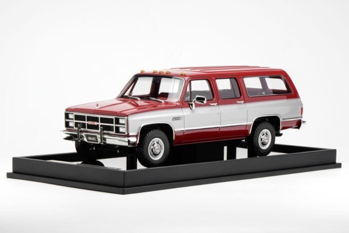 GMC Suburban 1984 Red with Silver 1:18