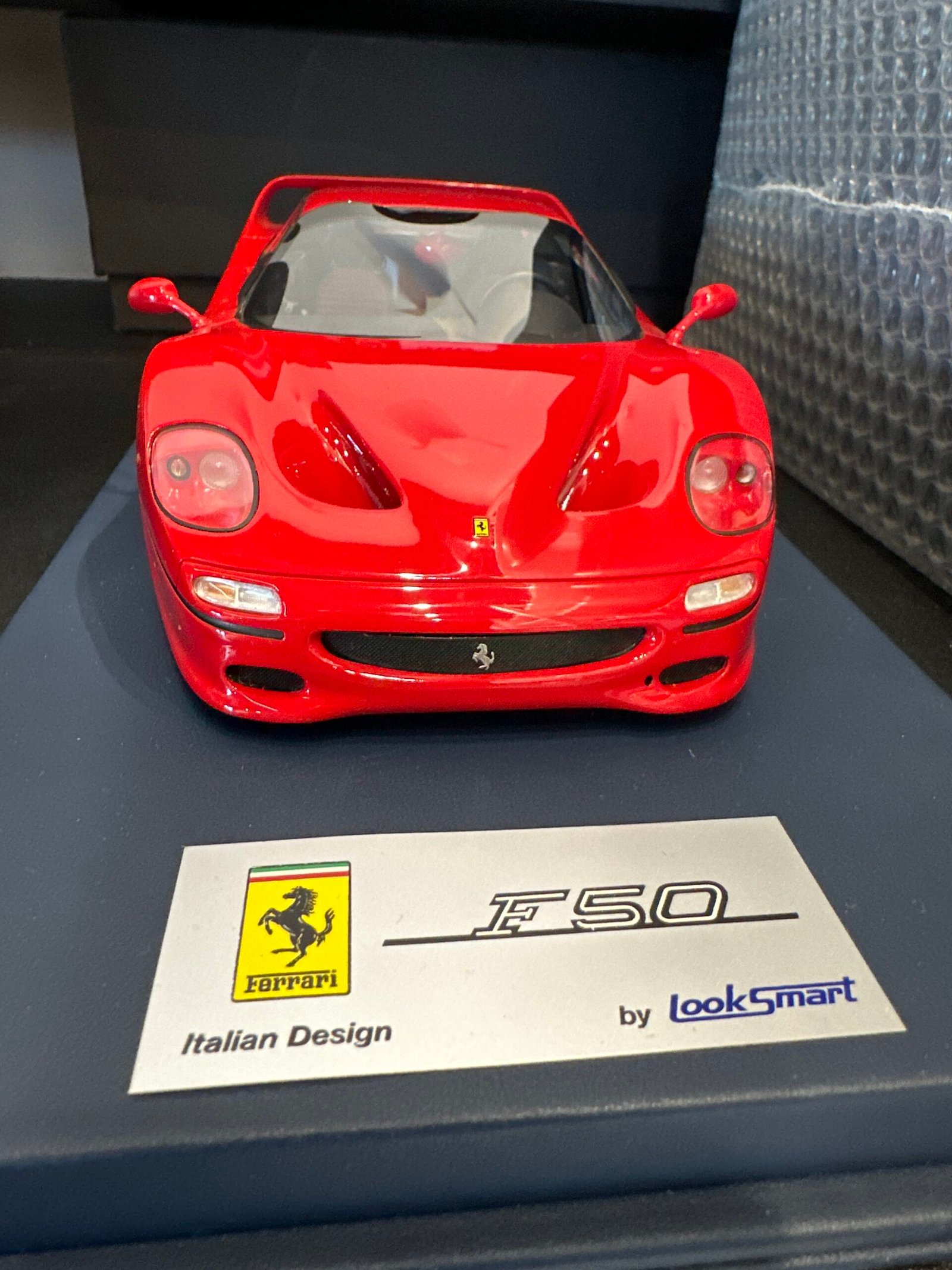 Ferrari F50 Italian design by looksmart 1:18 Red