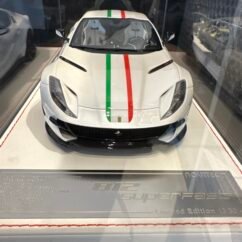 Ferrari 812 Superfast 1:18 Pearl White