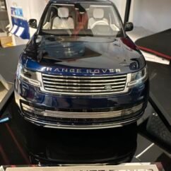 Range Rover Autobiography MH026CB 1:18 Blue