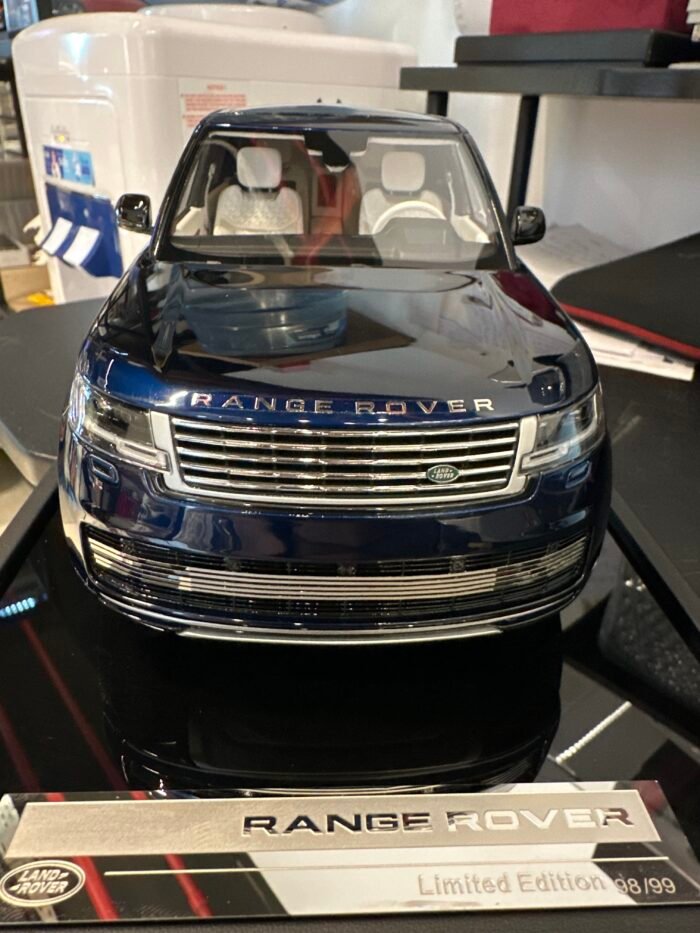 Range Rover Autobiography MH026CB 1:18 Blue