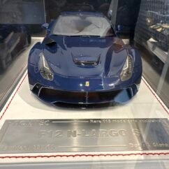 Ferrari F12 N-Largo S 1:18 Blue