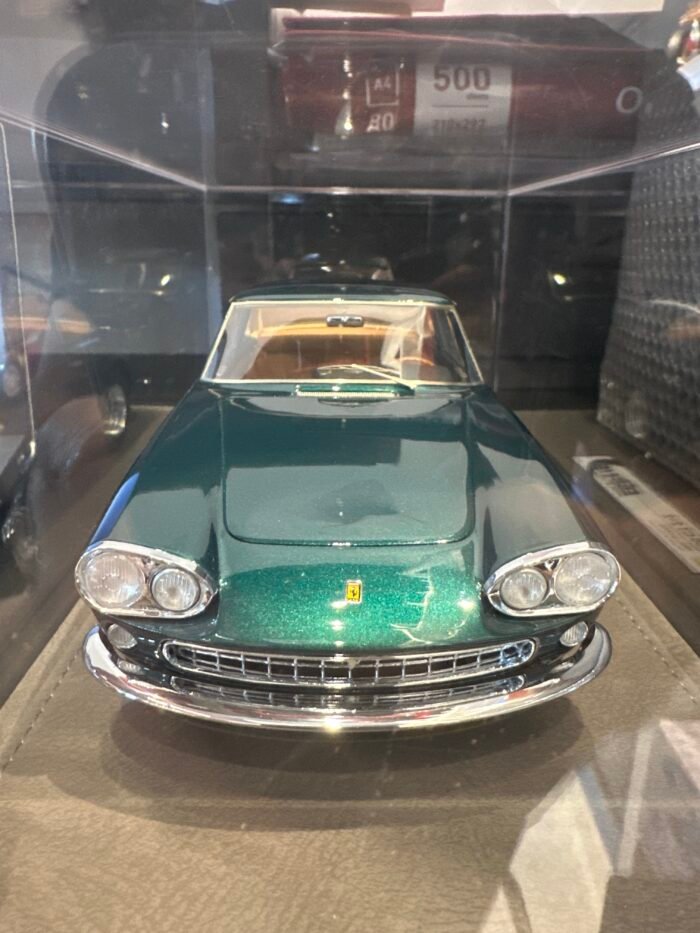 Ferrari 330 GT 2+2 Enzo 1:18 Green