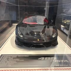 Ferrari 488 Pista 1:18 Black Carbon