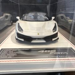 Ferrari 488 Pista 1:18 Full Carbon White