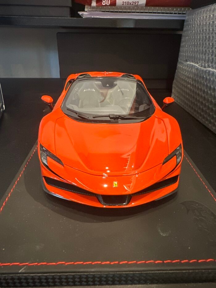 Ferrari SF90 Spider 1:18 Rosso Dino