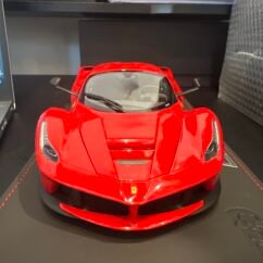 La Ferrari 1:18 Rossi Corsa