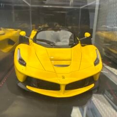 La Ferrari 1:18 Giallo Modena
