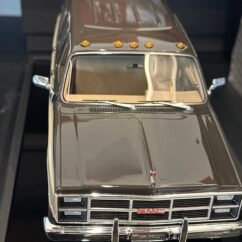 GMC Suburban 1984 Dark Brown with Beige 1:18