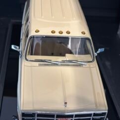 GMC Suburban 1984 Beige with Light Beige 1:18
