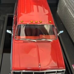 GMC Suburban 1984 Red with Silver 1:18
