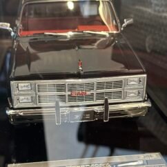 GMC Pickup Sierra Classic 1984 Black 1:18