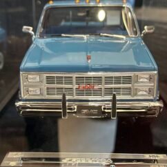 GMC Pickup Sierra Classic 1984 Light Blue 1:18