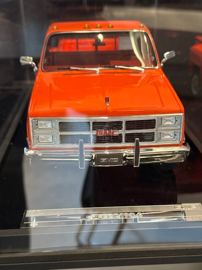 GMC Pickup Sierra Classic 1984 Orange 1:18