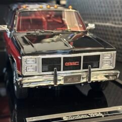 GMC Suburban 1986 Black & Red 1:18