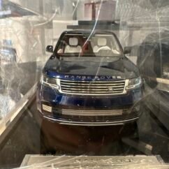 Range Rover Autobiography MH026CB 1:18 Blue