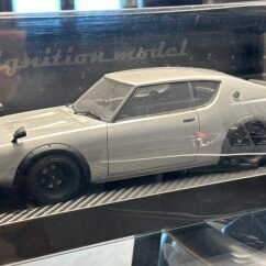 Nissan Skyline 2000 GT-R 1:18 Silver