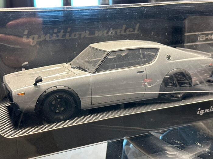 Nissan Skyline 2000 GT-R 1:18 Silver