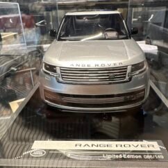 Range Rover 1:18 Silver Metallic