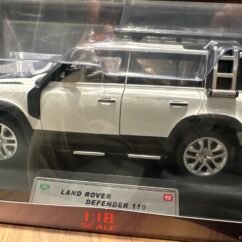 Range Rover Defender 110 White 1:18