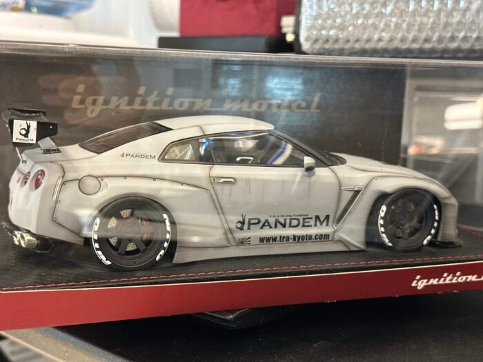Pandem R35 GT-R 1:18 Matte Gray