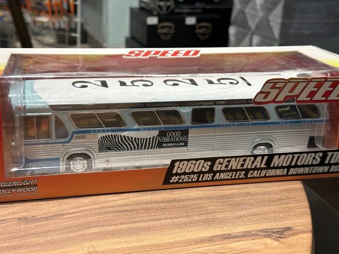 1960s General Motors TDH #2525 Los Angeles, California 33 Downtown Bus 1:43 White & Silver