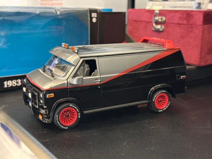 1983 GMC Vandura 1:24 Black & Gray