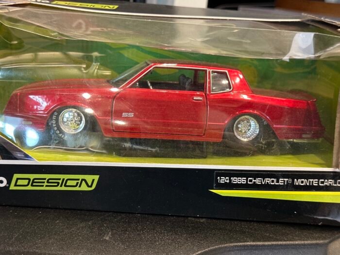 1986 Chevrolet Monte Carlo SS 1:24 Red