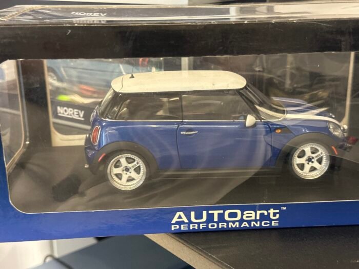 Mini Cooper 1:18 Blue
