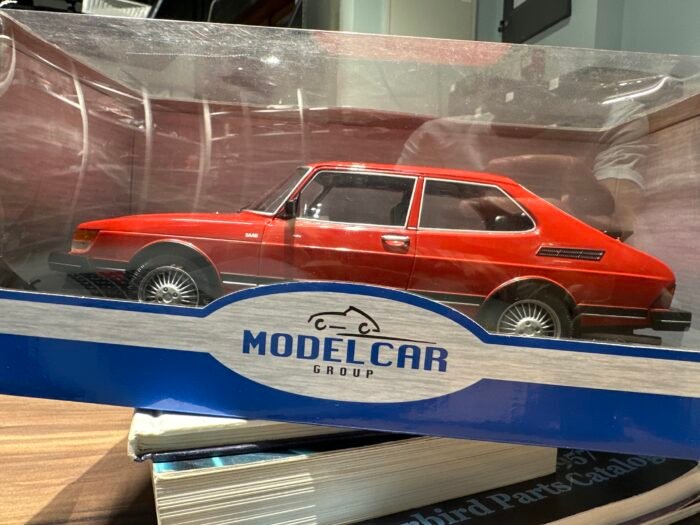 Saab 900 Turbo 1:18 Red